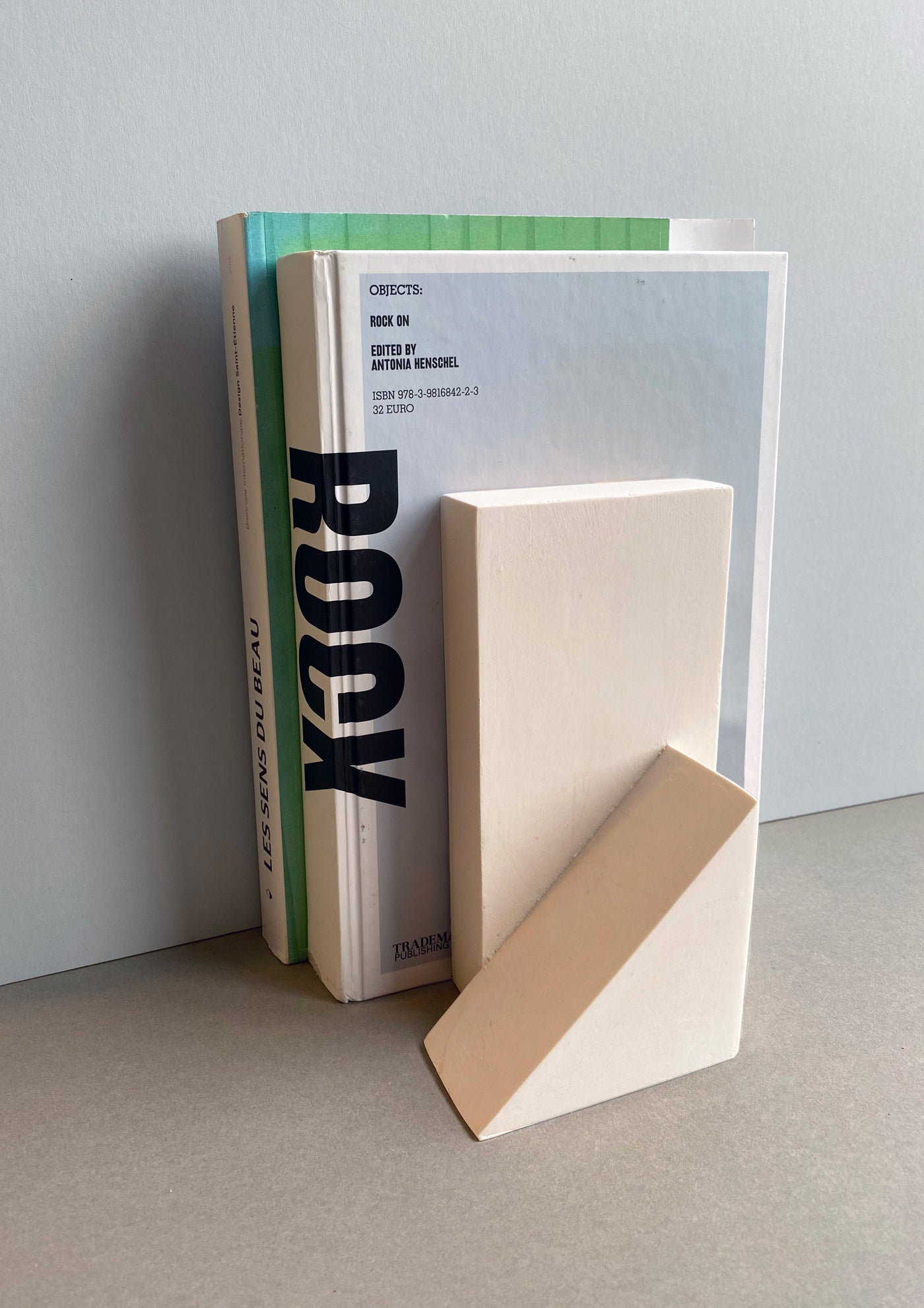 Bookend white