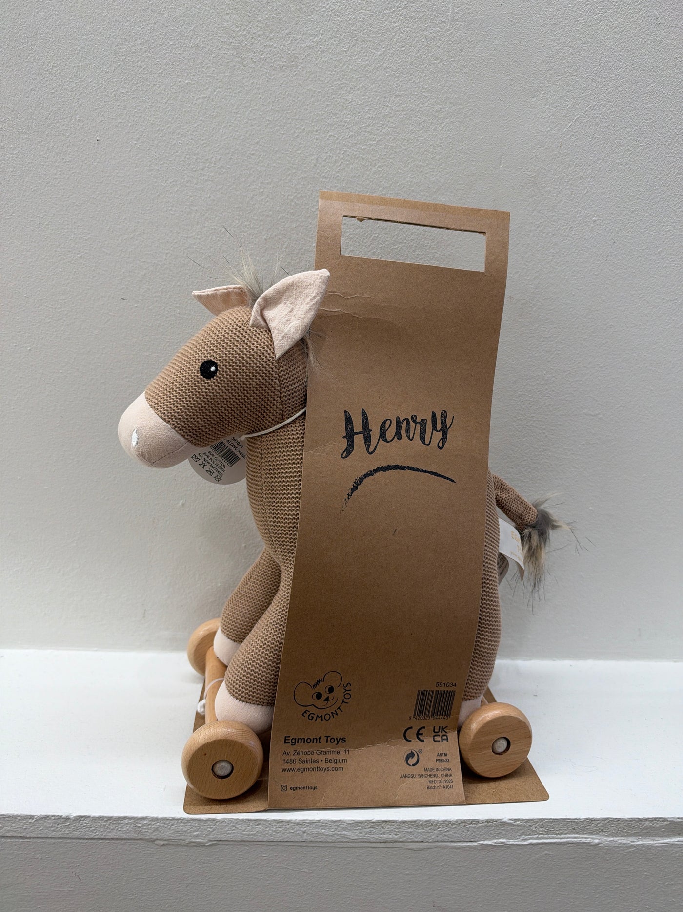 Pull along Henry